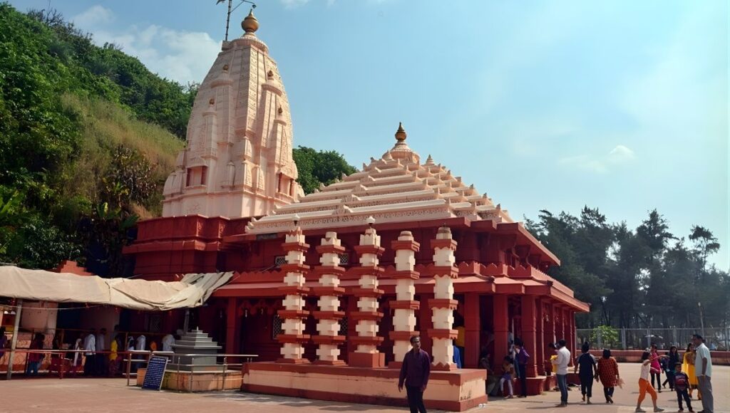 Best 10 Places to Visit in Ratnagiri (2025 Guide) – Beaches, Forts, Temples & Hidden Gems