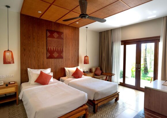 Stay near the temple at Ganpatipule – best hotel picks & guide