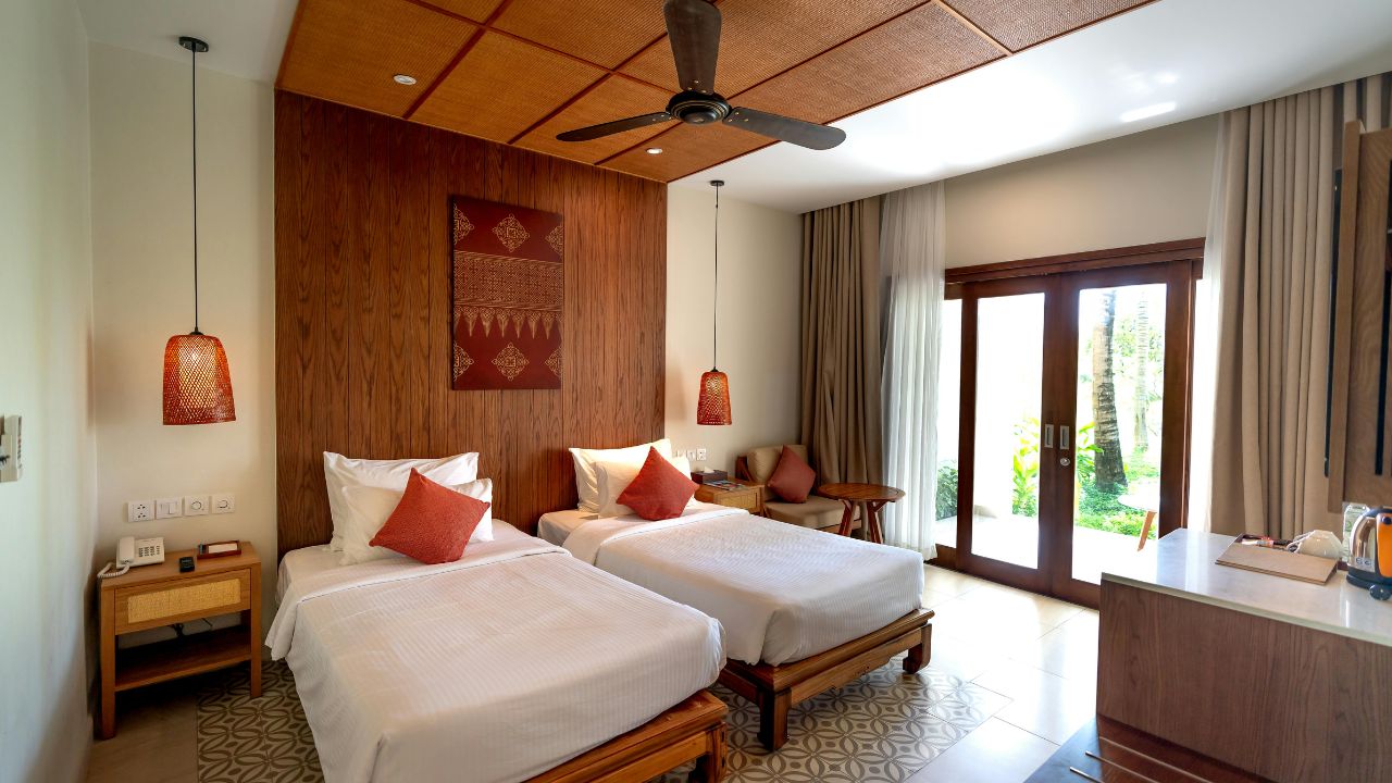 Stay near the temple at Ganpatipule – best hotel picks & guide