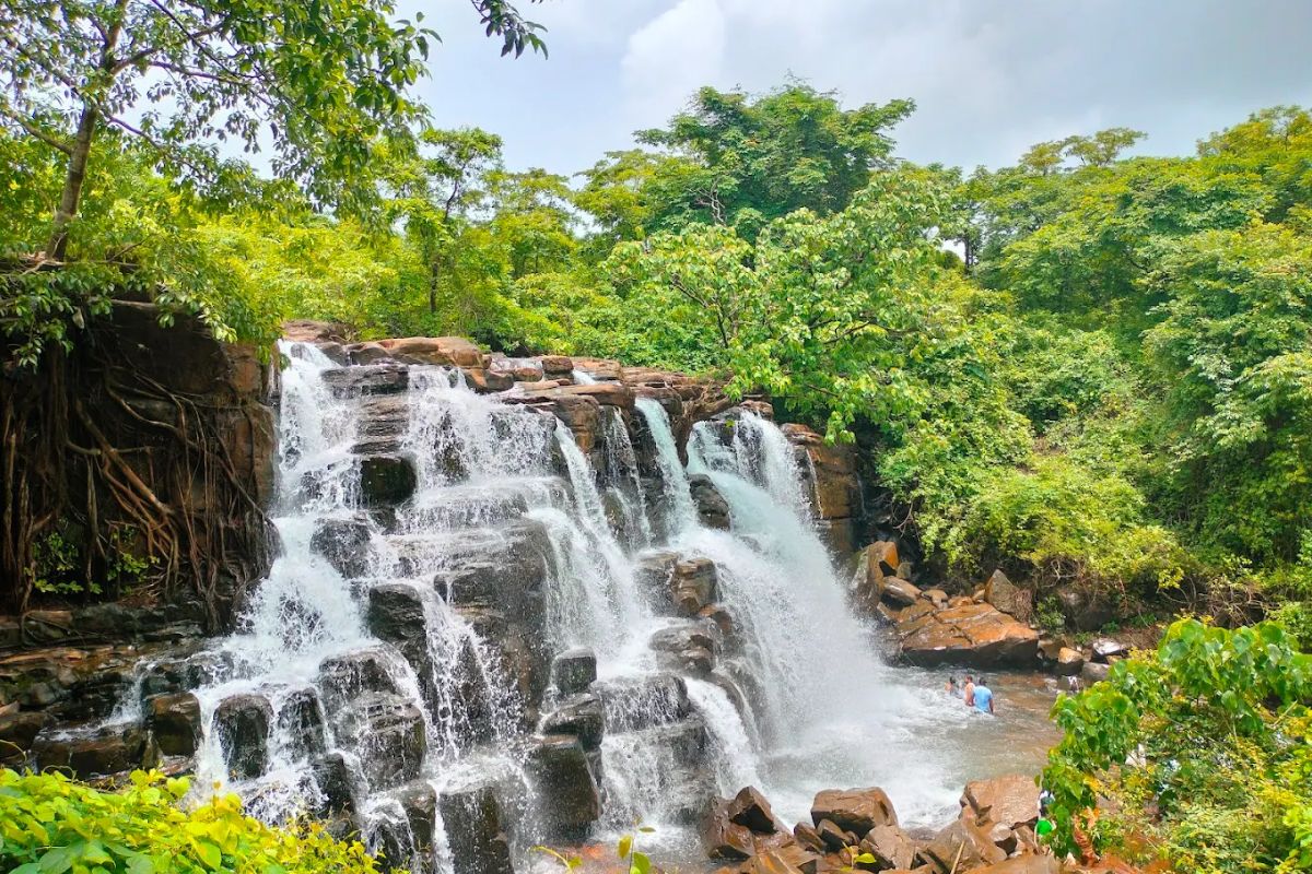 Savdav Waterfall Kankavli